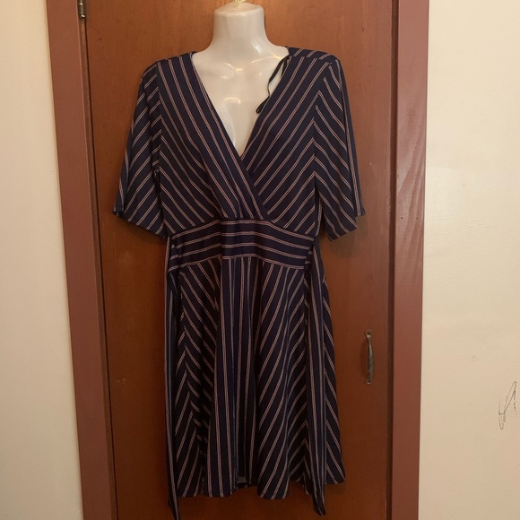 Dress - Picture 1 of 3